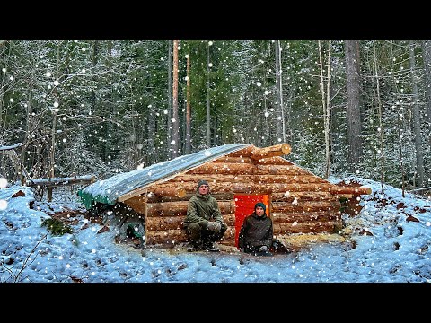 We woke up in the morning, it was a real winter! WE ARE BUILDING a secret dugout in the WILD FOREST!