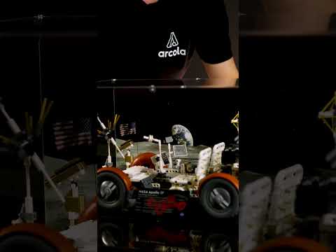 This LEGO Lunar Rover display Is AWESOME