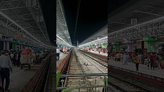 HOWRAH RAILWAY STATION IS ONE OF THE INDIA'S LARGEST RAILWAY STATIONS🚞