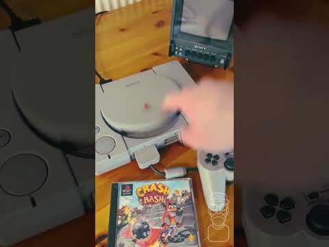 RETRO: Legendary CRASH BASH in Sony Playstation One /FOREVER YOUNG