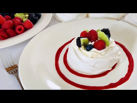 Mini Pavlova Recipe / How To Make Mini PAVLOVA / Mini Pavlova With Raspberry Coulis