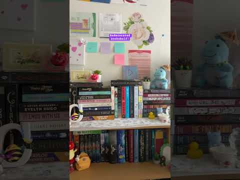 I had to get rid of my small bookshelf so up |#booktok #bookshelf | @carlacakebooks