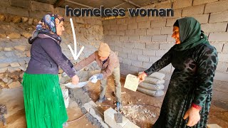 Homeless Woman Helps Single Mom Finish Her House