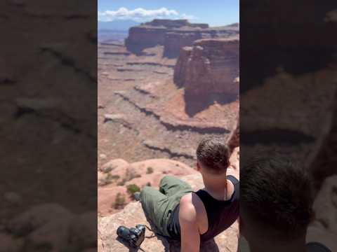 PERFECT VIEW 🏜️ #explore #utah #canyon #landscape #travel #nature #shorts #fyp #desert #mountains