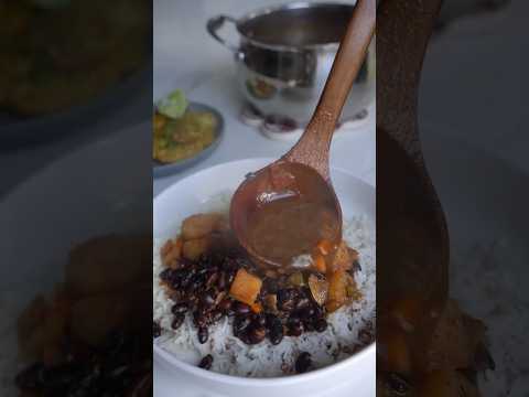 Puerto Rican Style Rice & Beans - deets on delaniemcguire.com #veganrecipes #recipes #foodblogger