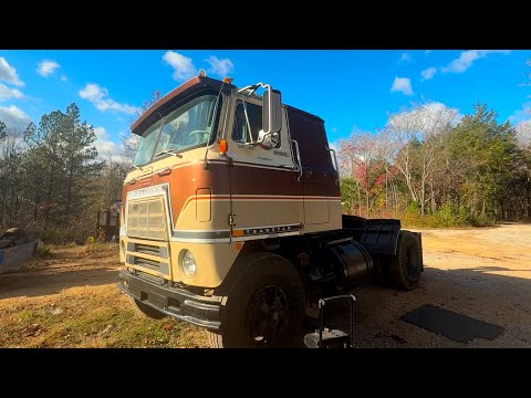 Driving the detroit diesel International cabover.  Transmission issues inline 671