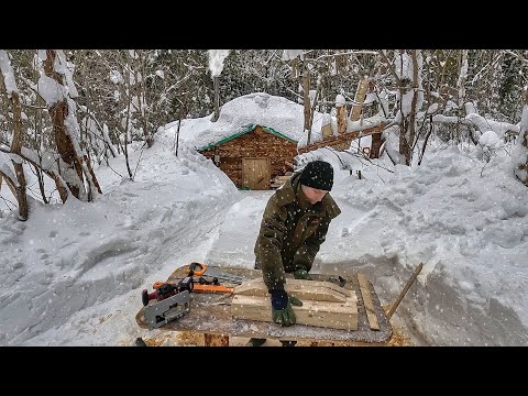 The big dugout was covered with snow! I'm building a big and beautiful wooden table in the dugout!