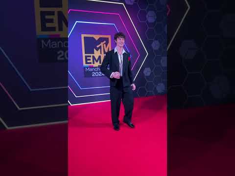 Shawn Mendes Stuns on the Red Carpet | 2024 EMAs