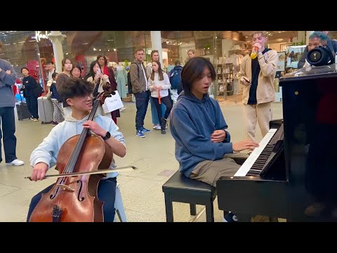 PIRATES OF THE CARIBBIAN PIANO AND CELLO PERFORMANCE IN LONDON ST PANCRAS (MASSIVE CROWD)