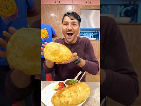 Haldiram Chole Bhature Vs Tewari Brothers Chole Bhature 🤤 কোনটা ভালো খেতে ? 👀 #shorts #vlog